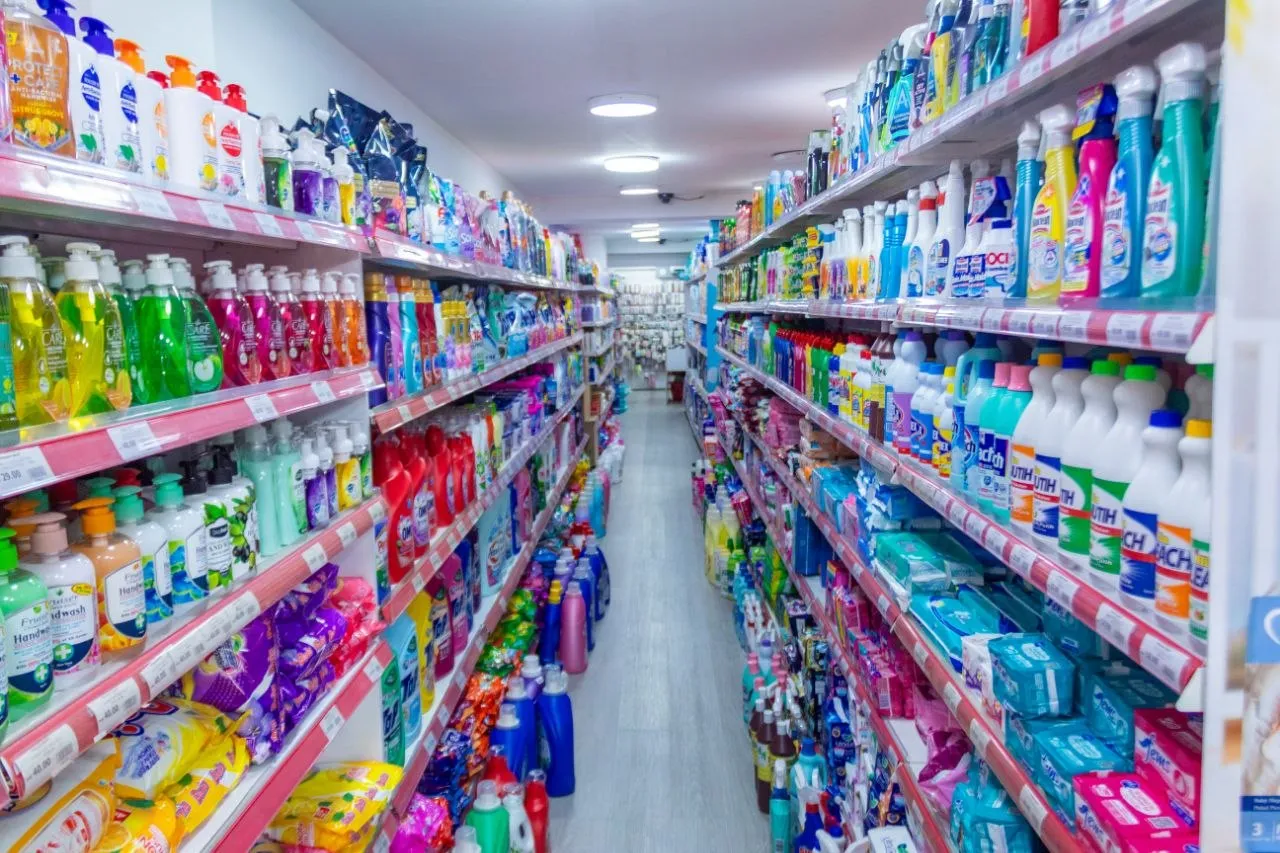 Ihsaan Mart, photograph 3 of 3